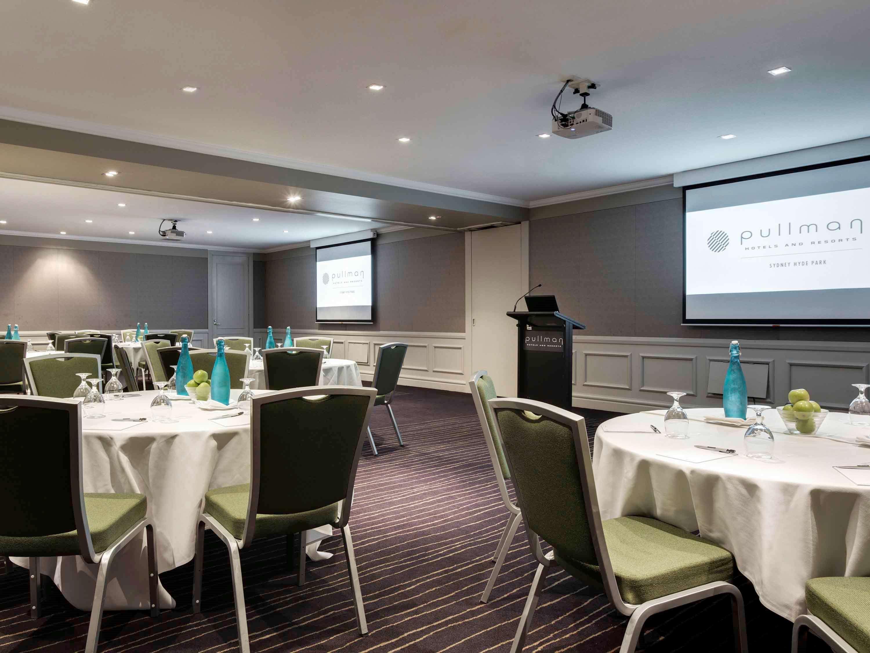 Pullman Sydney Hyde Park Hotel Buitenkant foto The meeting room