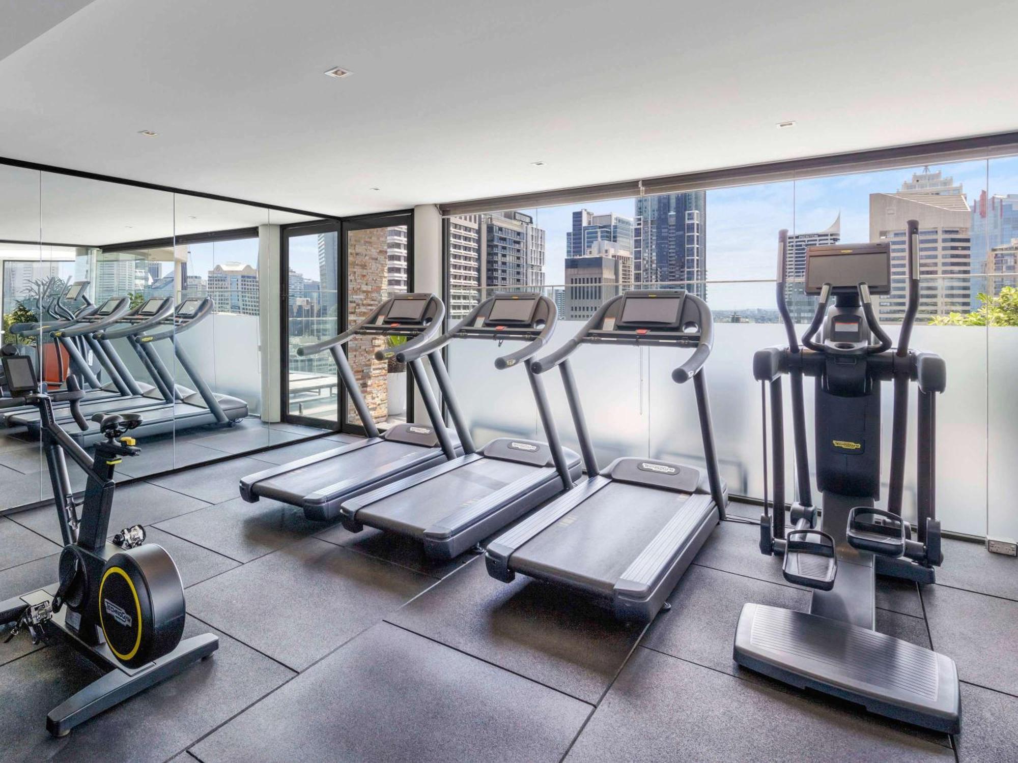 Pullman Sydney Hyde Park Hotel Buitenkant foto The gym at the hotel