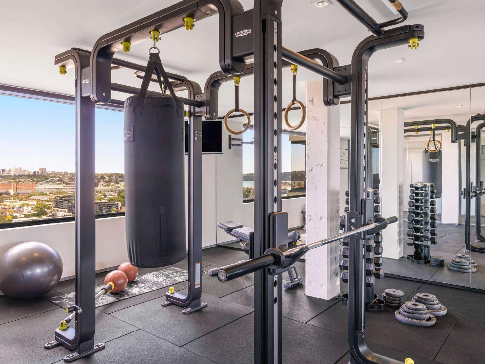 Pullman Sydney Hyde Park Hotel Buitenkant foto The gym at The Ivy Collection
