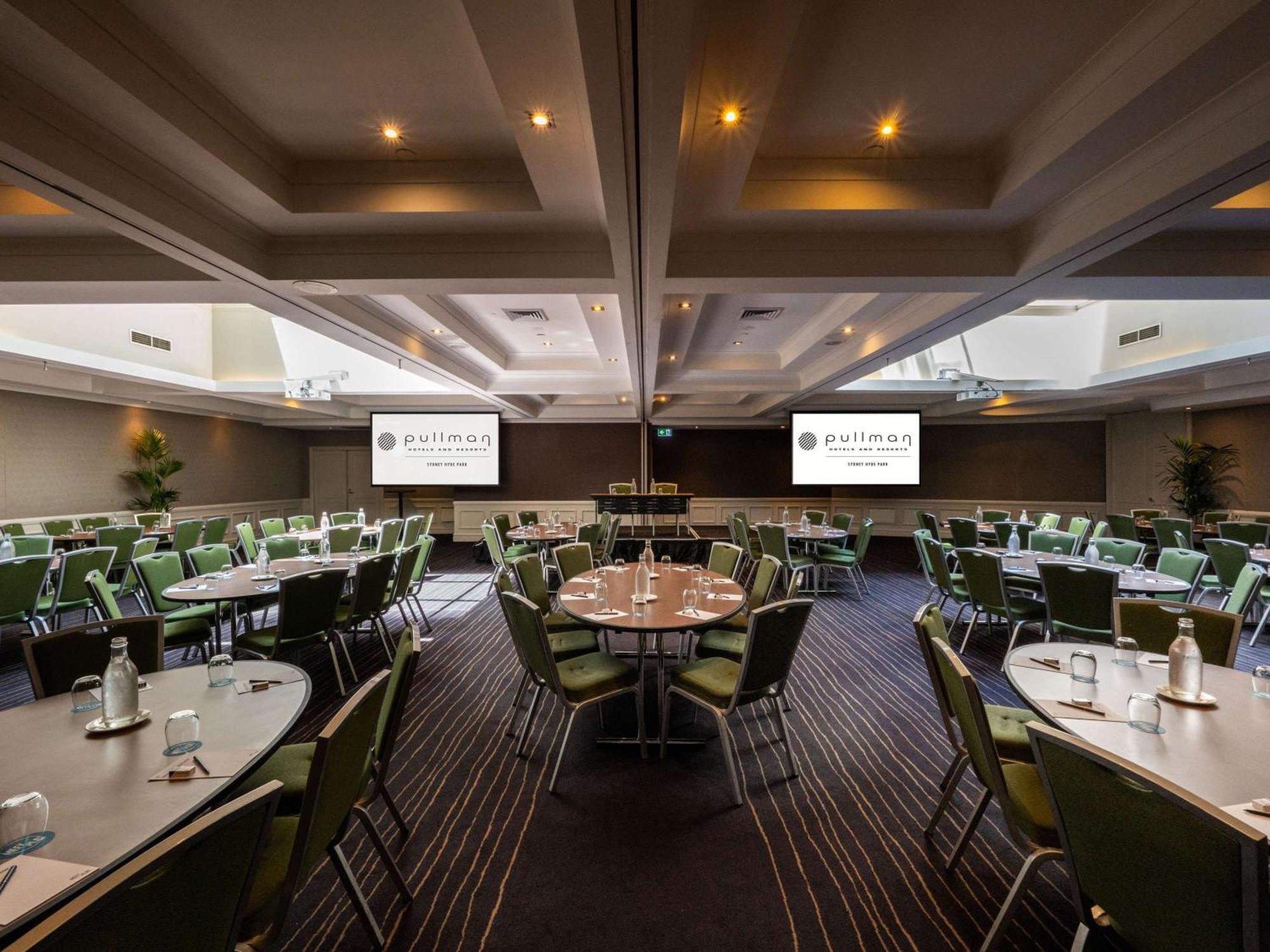 Pullman Sydney Hyde Park Hotel Buitenkant foto The function centre at the Melbourne Cricket Club