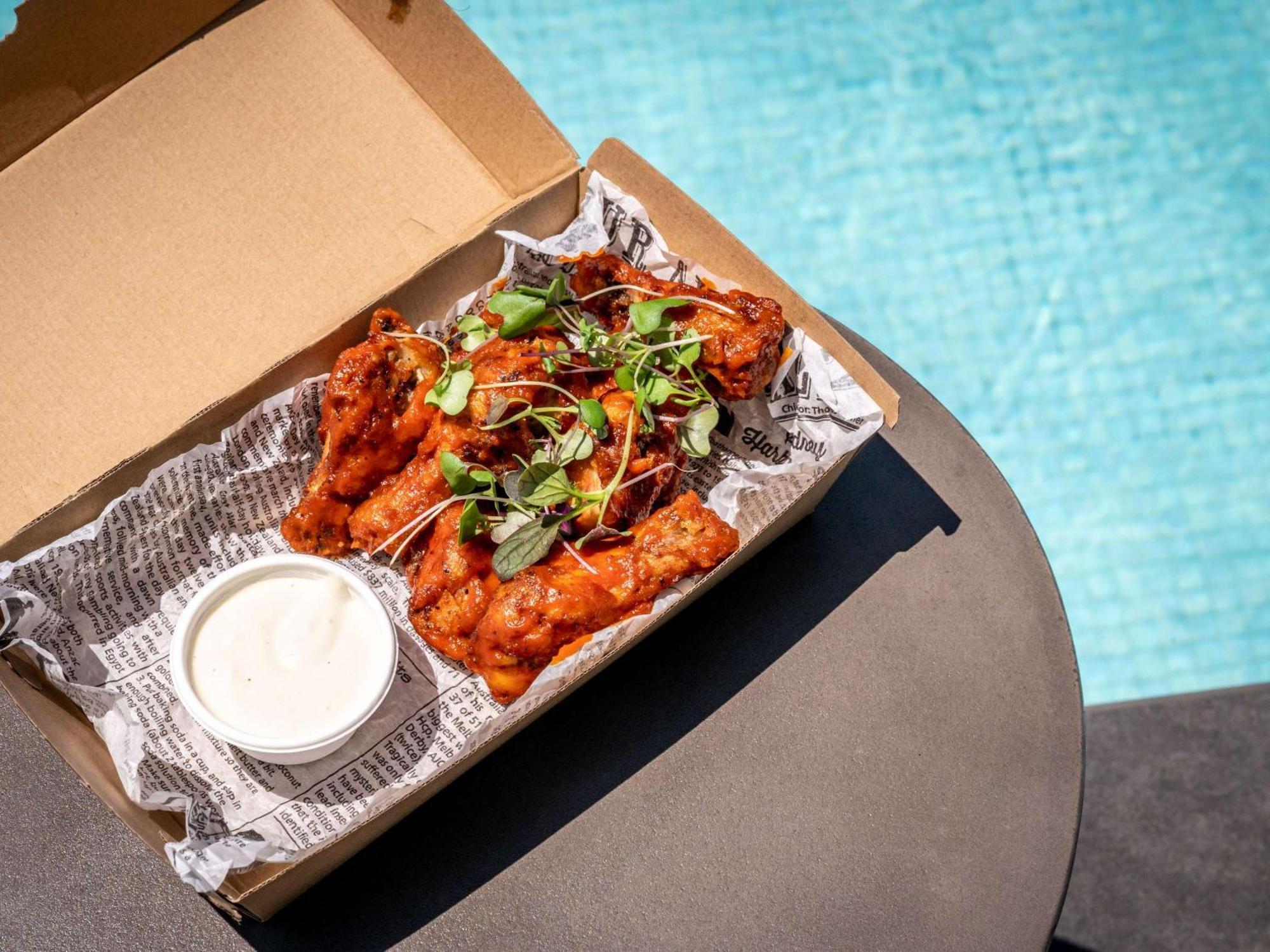 Pullman Sydney Hyde Park Hotel Buitenkant foto Chicken wings