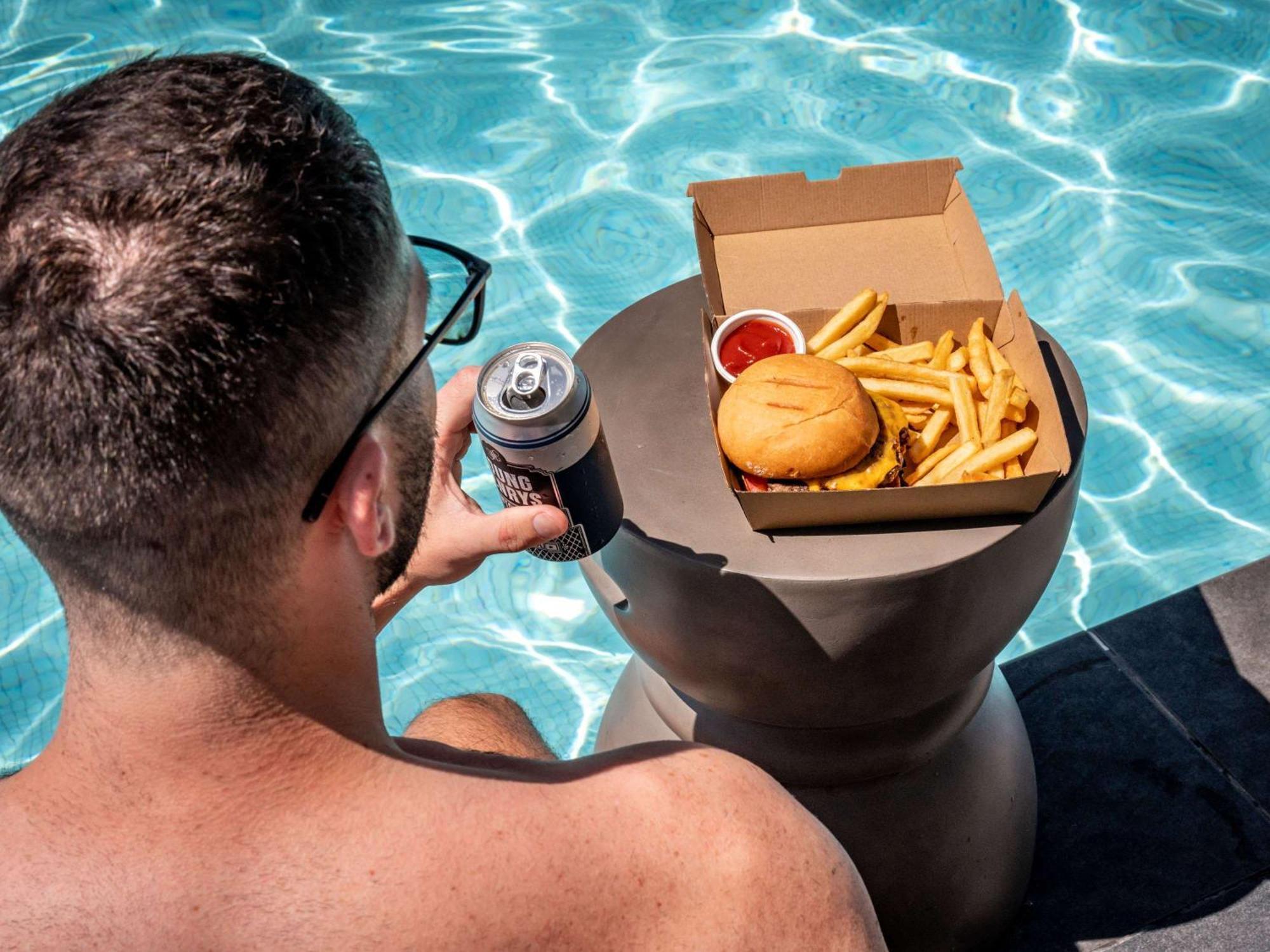 Pullman Sydney Hyde Park Hotel Buitenkant foto A floating drink and food holder