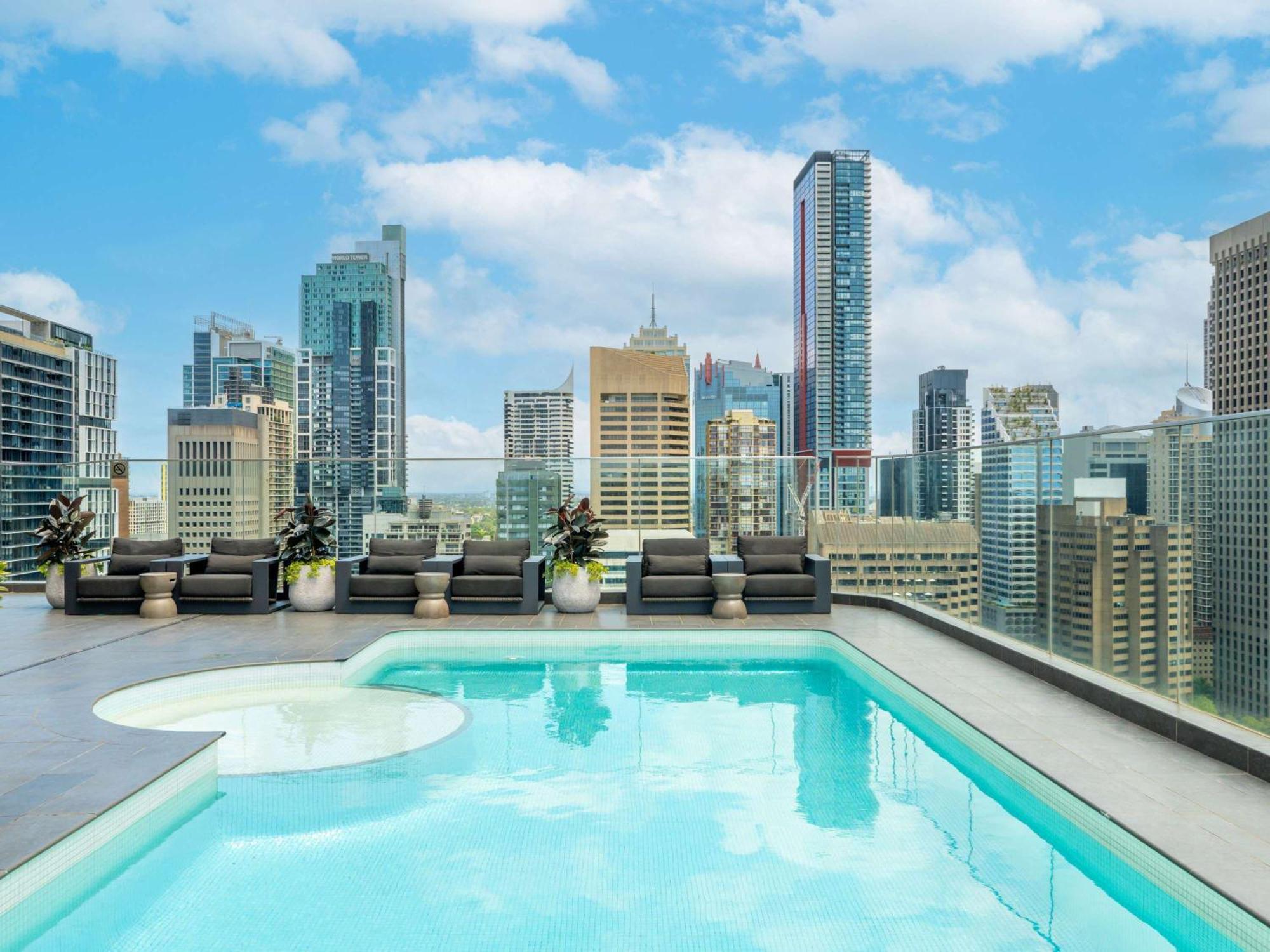 Pullman Sydney Hyde Park Hotel Buitenkant foto Rooftop pool at Emporio