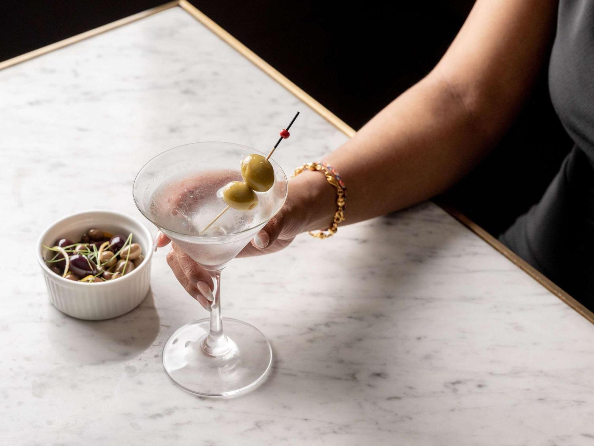 Pullman Sydney Hyde Park Hotel Buitenkant foto A martini