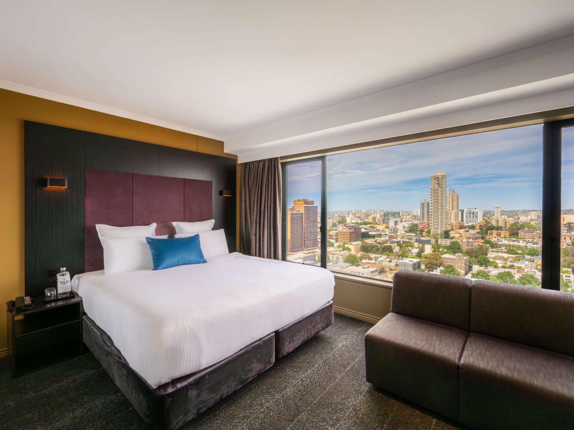 Pullman Sydney Hyde Park Hotel Buitenkant foto A room at the hotel