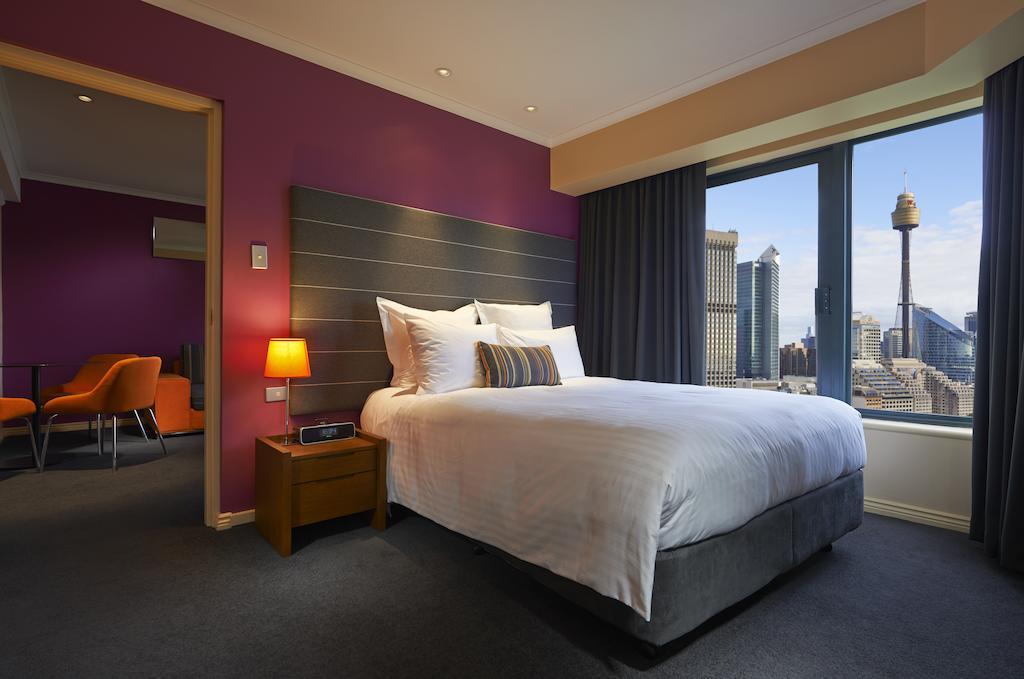 Pullman Sydney Hyde Park Hotel Buitenkant foto A suite at the hotel